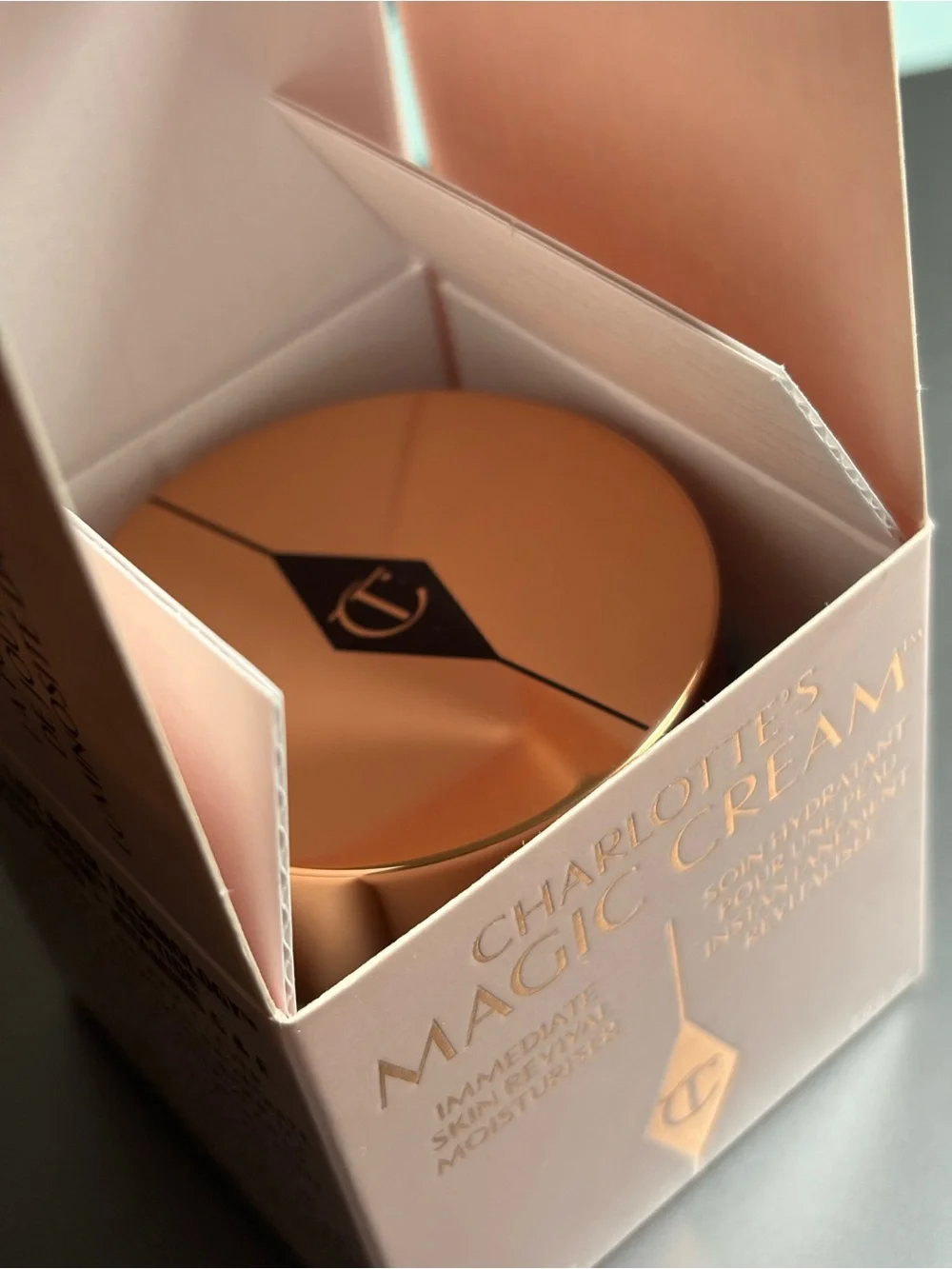 CHARLOTTE TILBURY MAGIC CREAM